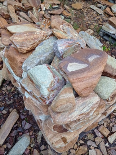 Златолит жёлтый, жёлто-зелёный глыбки и валуны для ланшафтного дизайна купить в Лесном