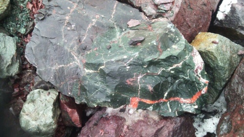 Гигантские зелёные валуны для ландшафтного дизайна весом более 5 тонн купить в Лесном