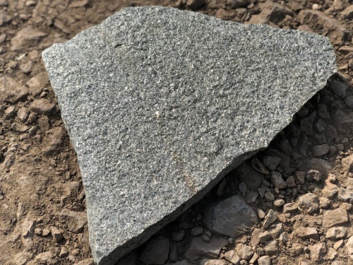 Плитняк златолит Уральский для цоколя, отмостки купить в Лесном