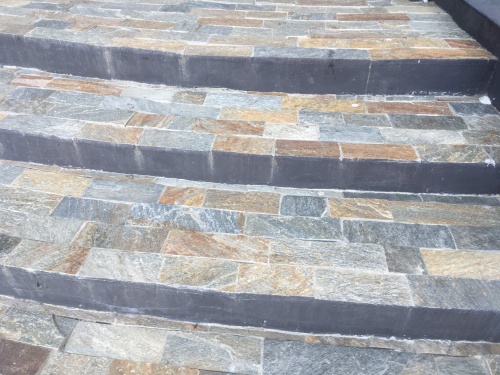 Плитка из Златолита Уральского для лестницы купить в Лесном