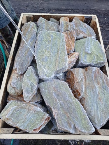 Златолит жёлтый, жёлто-зелёный глыбки и валуны для ланшафтного дизайна купить в Лесном