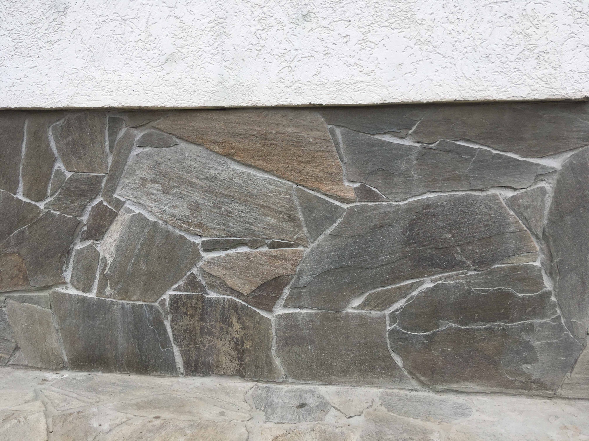 Плитняк златолит Уральский для цоколя, отмостки купить в Лесном