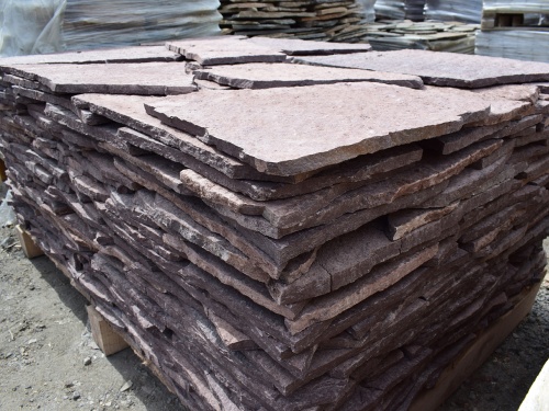 Плитняк лемезит бордовый для облицовки цоколя 20-25 мм  купить в Лесном