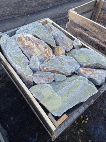 Златолит жёлтый, жёлто-зелёный глыбки и валуны для ланшафтного дизайна купить в Лесном