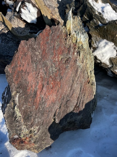 Ландшафтные глыбы красно-фиолетовые 200-1000 килограмм купить в Лесном