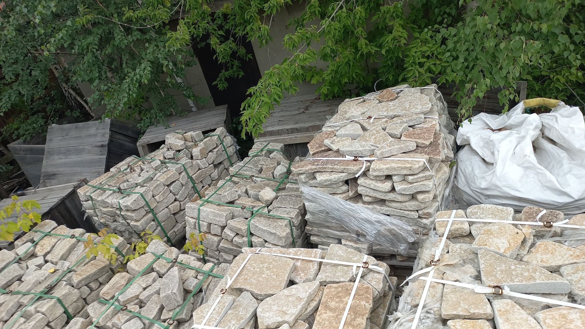 Плитняк гранитный галтованный купить в Лесном