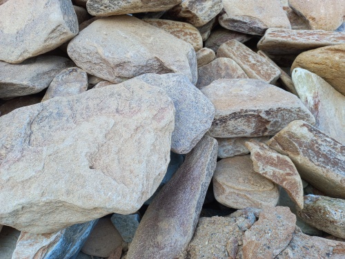 Златолит жёлтый, жёлто-зелёный глыбки и валуны для ланшафтного дизайна купить в Лесном