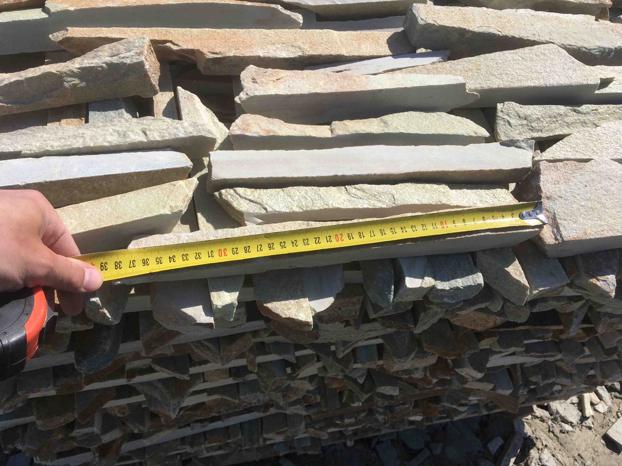 Горбушка златолит золотистый для облицовки купить в Лесном