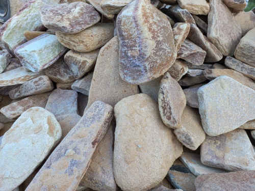 Златолит жёлтый, жёлто-зелёный глыбки и валуны для ланшафтного дизайна купить в Лесном