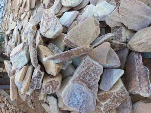 Златолит жёлтый, жёлто-зелёный глыбки и валуны для ланшафтного дизайна купить в Лесном