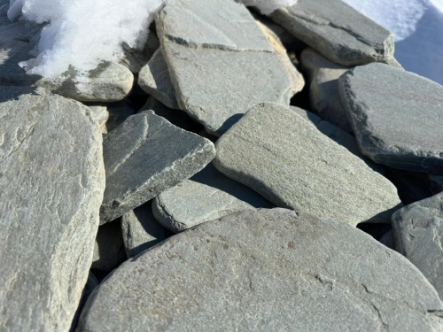 Плитняк златолит зелёный галтованный для цоколя купить в Лесном