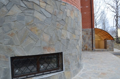 Плитняк златолит Уральский для цоколя, отмостки купить в Лесном